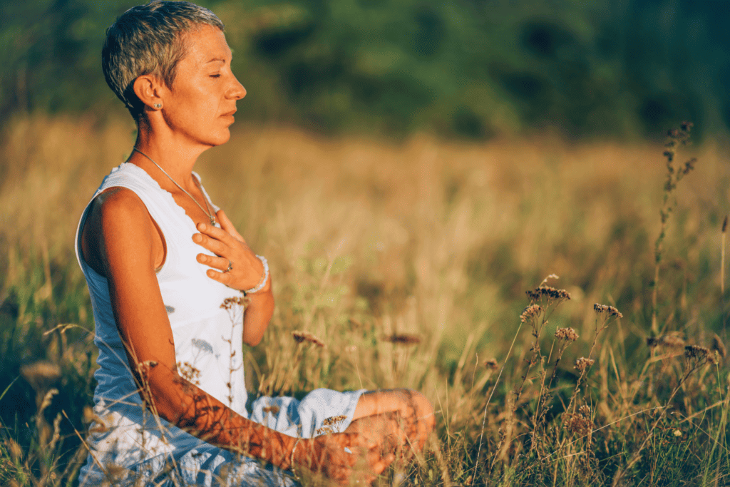 Mindfulness practice begins with the feet pushing on the ground and deep breaths to stimulate the activation of the anterior cingulate cortex and beat neural density.